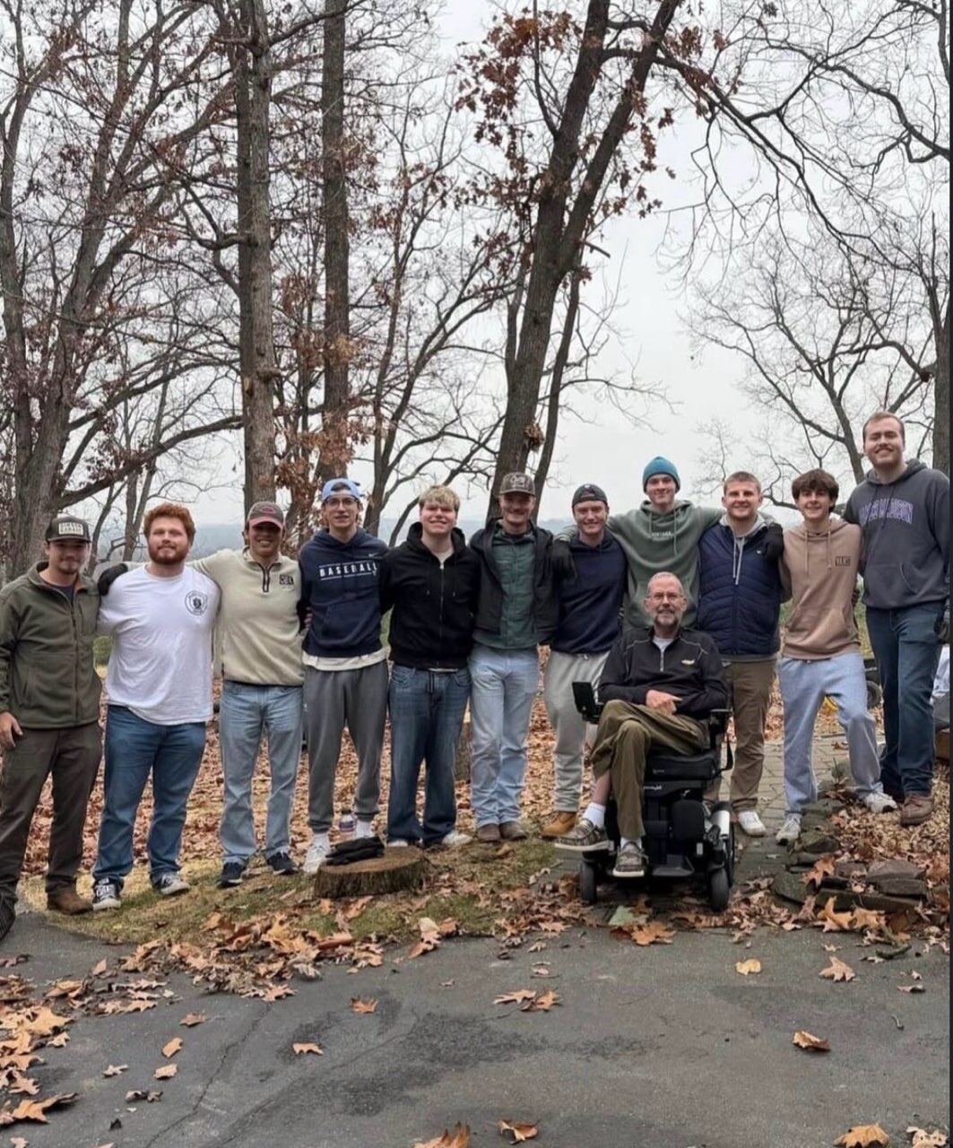 Brothers at a service day in the woods